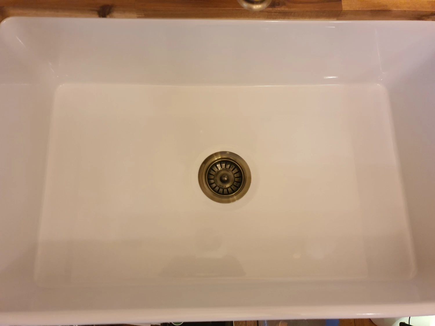 Turner Hastings - Butler Gloss White - Novi 75 X 46 Fine Fireclay Sink 5 Turner Hastings - Butler Gloss White - Novi 75 X 46 Fine Fireclay Sink - Image 5